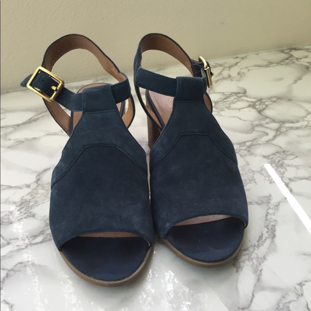 Dark blue or navy sandals / medium heels size 8.5